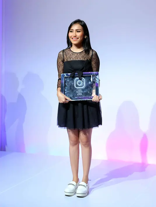 Pelantun lagu Alamat Palsu itu tidak menyangka bisa mendapatkan begitu banyak pengikut. Bahkan, janda satu anak itu memiliki pengikut lebih banyak dibanding penyanyi dunia Madonna yang hanya memiliki 9,7 juta followers. (Nurwahyunan/Bintang.com)