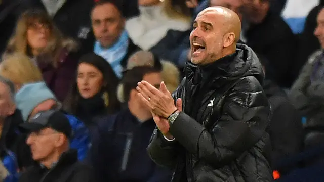 Pep Guardiola Dihadiahi Kartu Kuning Saat Manchester City Vs Dinamo Zagreb
