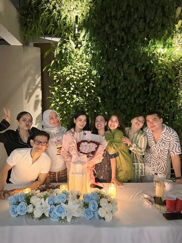 6 Potret Dekorasi Meja Outdoor untuk Pesta Ultah ala Titi Kamal, Minimalis Estetik