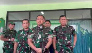 Panglima TNI Jenderal TNI Agus Subiyanto meninjau lokasi kebakaran gudang peluru di Ciangsana, Jawa Barat, Minggu (31/3/2024). (Liputan6.com/ Muhammad Radityo Priyasmoro)
