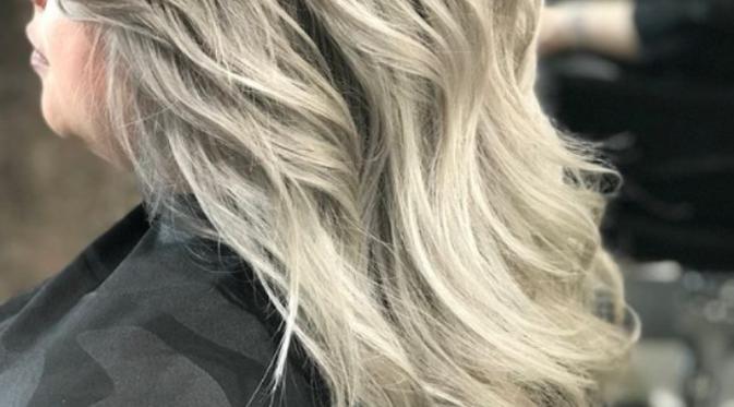 7 Rahasia Rambut Abu Abu Terlihat Makin Keren Fashion Beauty Liputan6 Com
