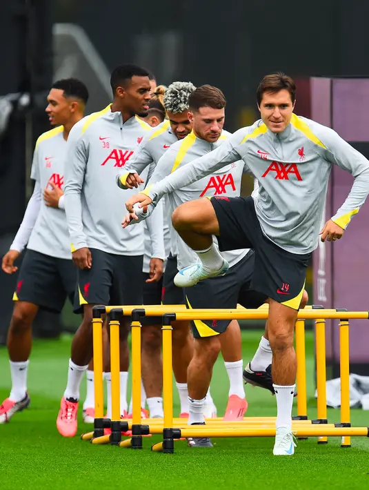 Kekalahan melawan Nottingham Forest menjadi catatan penting dan pembelajaran saat bertandang ke markas AC Milan. (Peter POWELL/AFP)