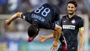 Gelandang Inter Milan, Hernanes (kiri) merayakan selebrasi usai mencetak gol ke gawang Lazio pada laga serie A di Stadion Olimpico, Senin (11/5/2015). Inter Milan menang 2-1 atas Lazio. (Reuters/Giampiero Sposito)