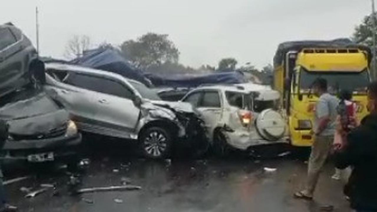 Kecelakaan Beruntun KM 92 Cipularang, Jalur Arah Jakarta Macet Total!