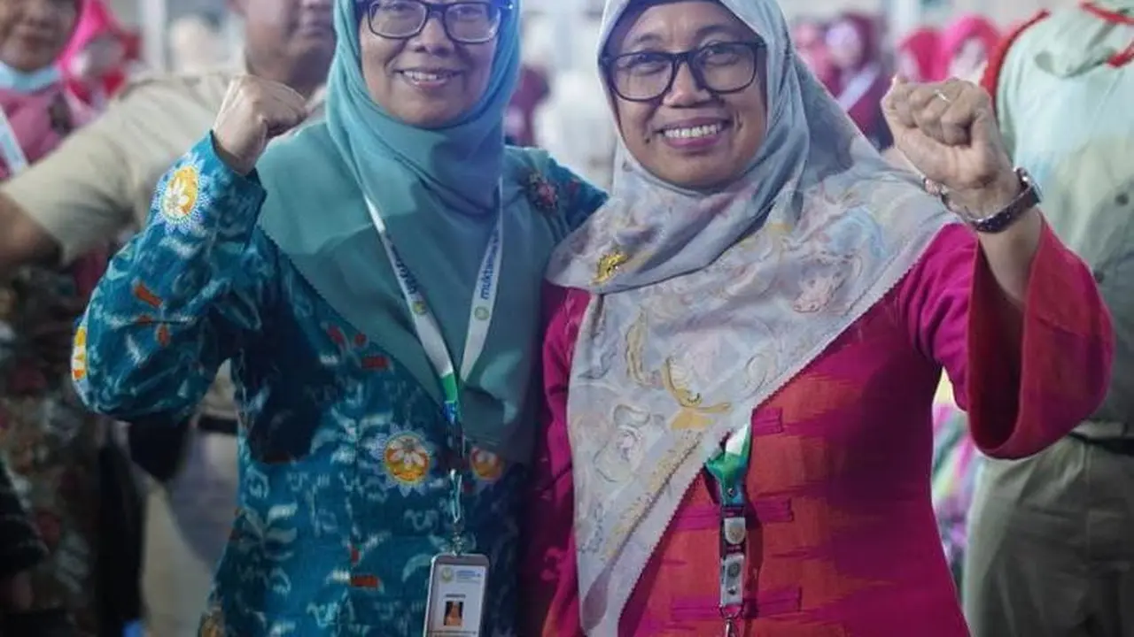 Ketua Umum PP Aisyiyah 2022-2027 Salmah Orbayinah dan Sekretaris Umum Aisyiyah, Tri Hastuti Nur Rochimah. (Foto: muhammadiyah.or.id)