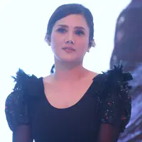 Mulan Jameela kembali meramaikan industri musik Tanah Air setelah sebelumnya, lima tahun terakhir merilis album 99 Volume 1. Rabu, (2/5/2018) mulan kembali merilis album baru. (Nurwahyunan/Bintang.com)