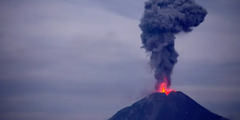 20170507-Gunung Sinabung Terus Bererupsi-AFP