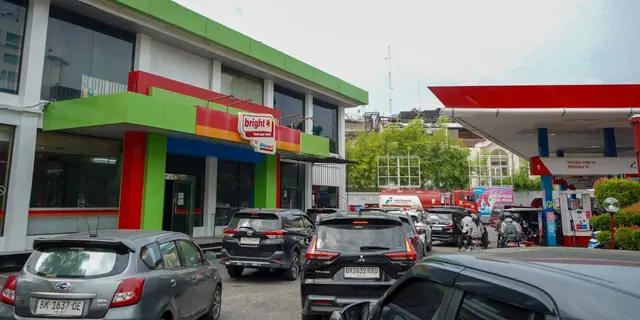 Darurat Antrean Panjang di SPBU Medan