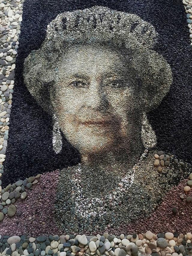 Seniman Ini Bikin Lukisan Wajah dari Kerikil, 6 Hasilnya Bikin Takjub