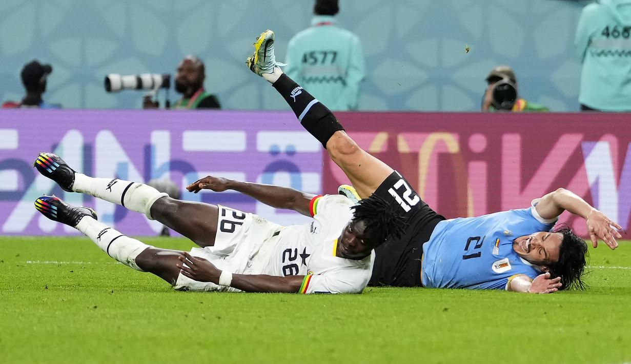Edinson Cavani. Dalam tiga edisi Piala Dunia sebelumnya, mulai 2010 hingga 2018, striker Uruguay ini mampu mencetak 5 gol dan diprediksi akan menambah jumlah golnya di Piala Dunia 2022 Qatar. (AP Photo/Manu Fernandez)