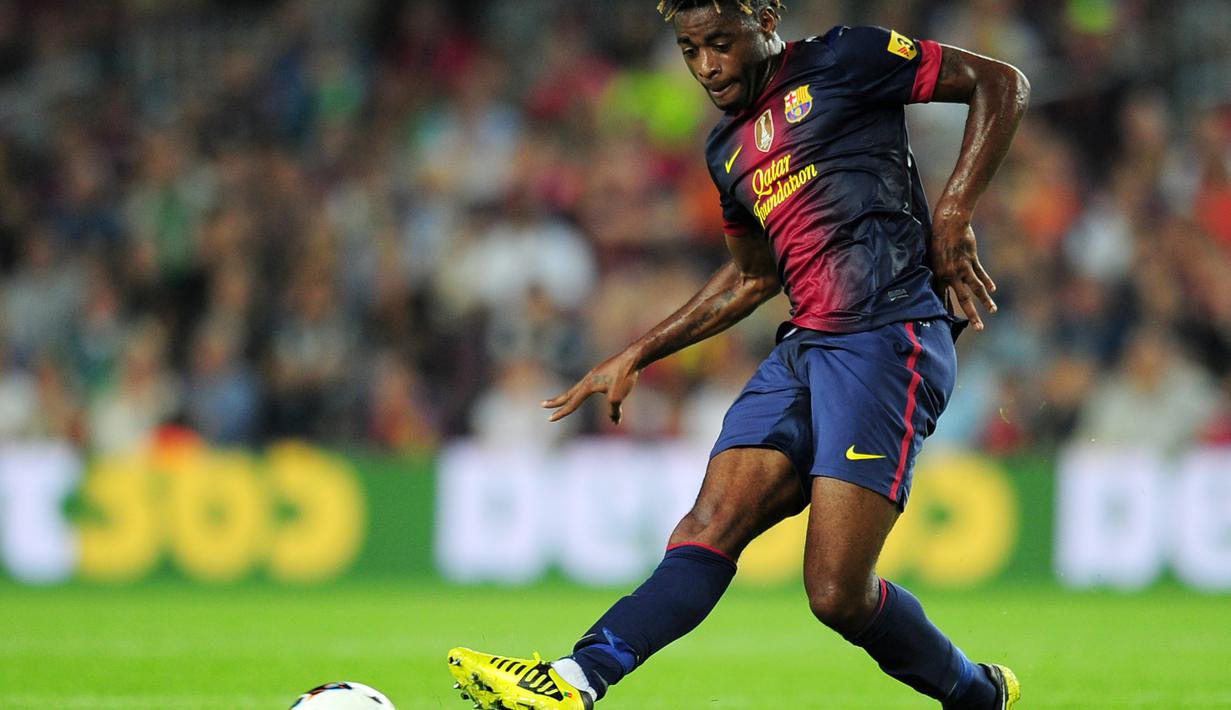 Dengan pemain macam Xavi dan Iniesta membuatnya otomatis gagal bersaing di Barcelona. Hal tersebut membuat Barcelona segera meminjamkan Alex Song ke West Ham United. (AFP/Lluis Gene)