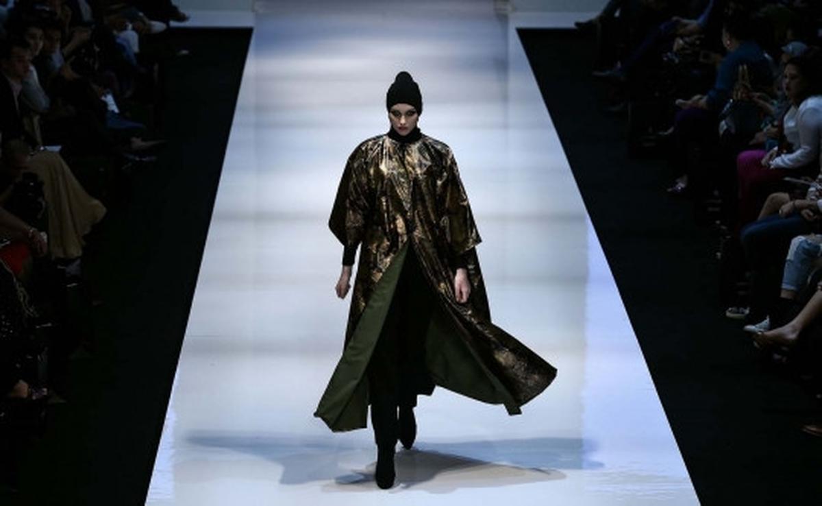 Keanggunan model berhijab di Islamic Fashion Festival
