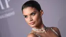 Model Sara Sampaio berpose saat menghadiri Gala amfAR New York 2018 di Cipriani Wall Street, AS (7/2). (Theo Wargo/Getty Images/AFP)