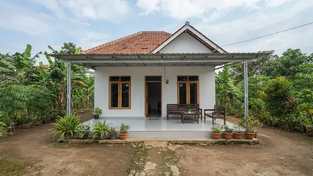 Rumah Kampung Sederhana dengan Teras Berkanopi