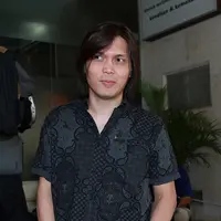 Vokalis grup band Dewa 19, Once Mekel, tetap berkarya meski aksi pembajakan kerap mewarnai tanah air. (Deki Prayoga/Bintang.com)
