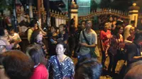 Polisi Bubarkan Paksa Pendukung Ahok di Mako Brimob
