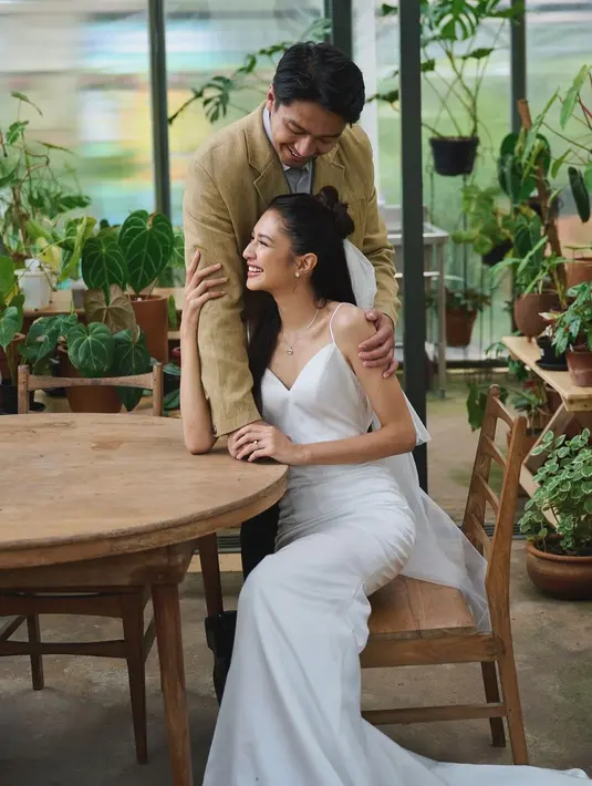 Happy anniversary love birds! [@miktambayong]