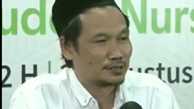 Gus Baha (SS: YT Short @khairazzaadittaqwa)