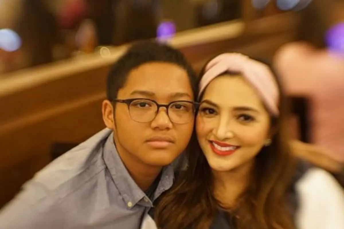 [Bintang] Ashanty dan Azriel