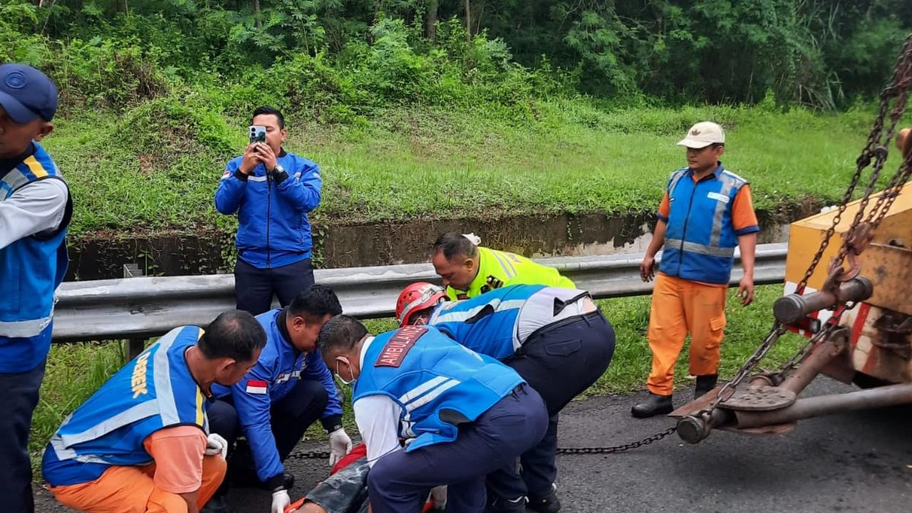 Kronologi Truk Tabrak Kendaraan di KM 90 Tol Cipularang Arah Bandung, 1 Orang Tewas