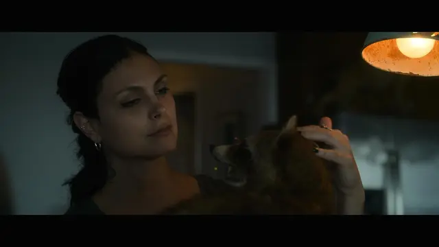 Morena Baccarin sebagai Marcie Kramer dalam film Fast Charlie. (Foto: Dok. Ashland Hill Media Finance/ Thomasville Pictures)