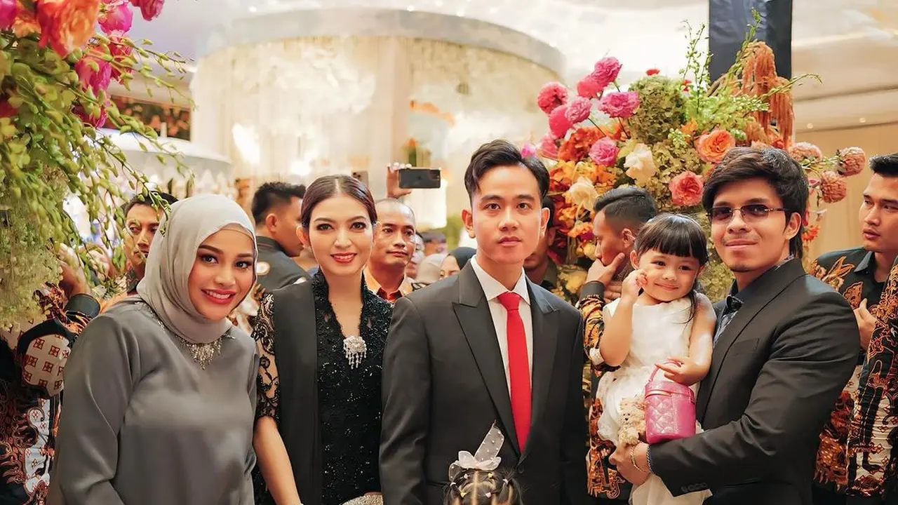 Potret Tampilan Anggun Istri Wakil Presiden Selvi Ananda Berkebaya Hitam Hadir di Pernikahan Anggota MPR