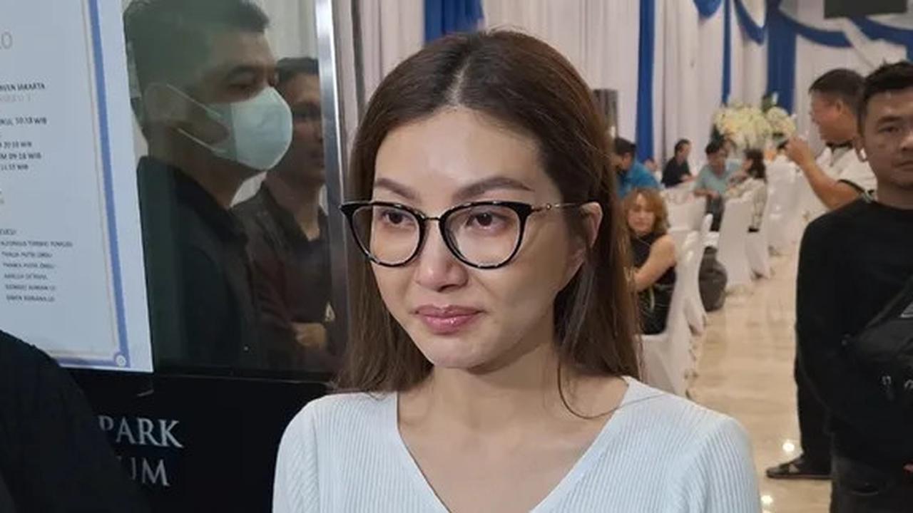 Cerita Haru Sarwendah Ungkap Jas yang Dipakai Sang Ayah Harusnya untuk Rayakan Ulang Tahun Bulan Depan