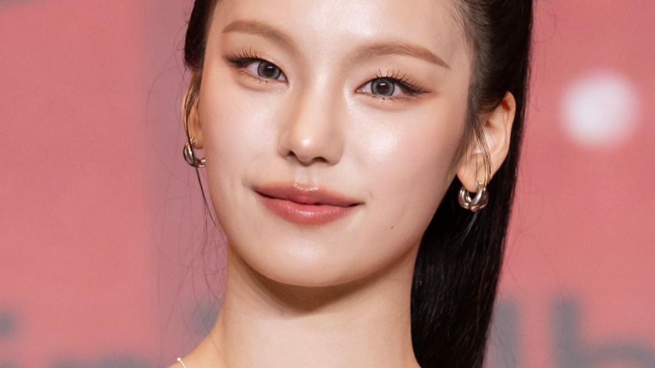7 Potret Yeji ITZY Debut Solo dengan Album 'AIR', Visualnya di Konferensi Pers Bikin Terpukau