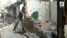 Pemerintah kota Jakarta Timur membersihkan 40 lebih bangunan milik PKL yang telah berdiri lebih dari 25 tahun.