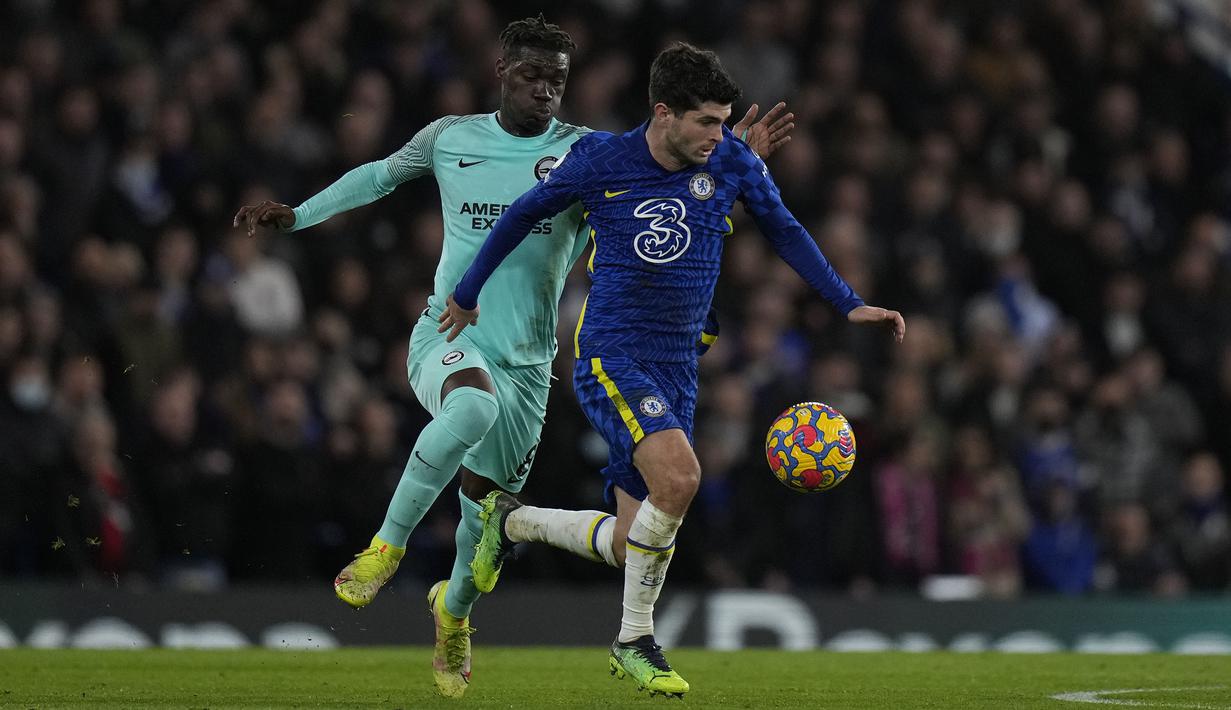 Skuat Chelsea perlahan mulai pulih dari badai Covid-19 yang sempat melanda pemainnya. Kendati demikian, Brighton juga mampu tampil berani meski berstatus sebagai tim tamu. (AP/Alastair Grant)