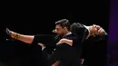 Pedro Zamin dan Florencia Mendez berlaga di babak final kategori etape Tango World Championship, di Buenos Aires, Argentina (25/9/2021). Kegiatan digelar dengan prokes serta pengurangan kapasitas. (AP Photo/Natacha Pisarenko)
