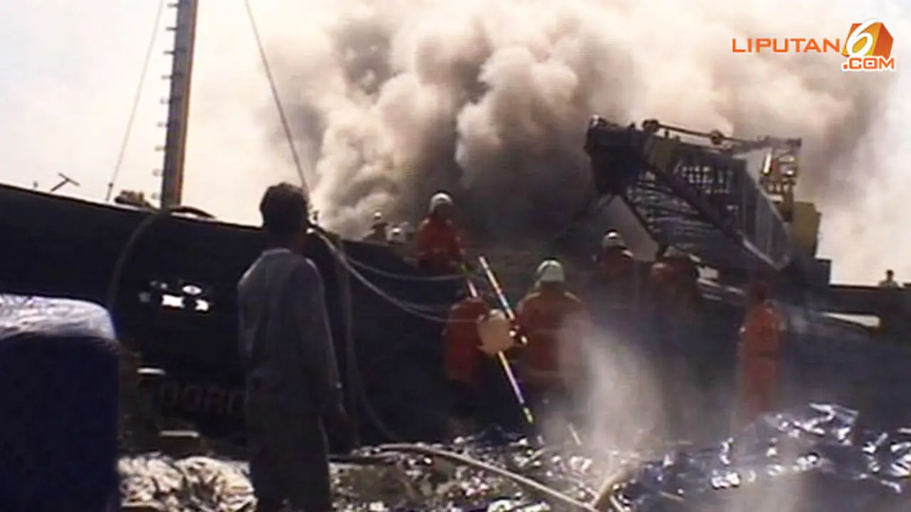 kapal-terbakar130316b.jpg