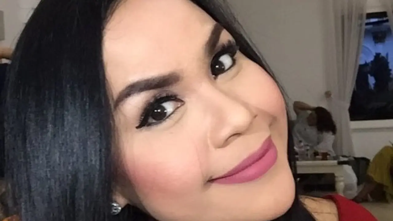 [Bintang] Makin Eksis di Geng Menteri Ceria, Ternyata Lipstik Ini Jadi Andalan Melanie Ricardo