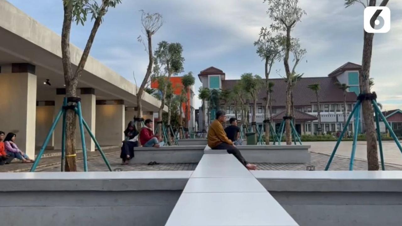 Hibur Anak di Playground