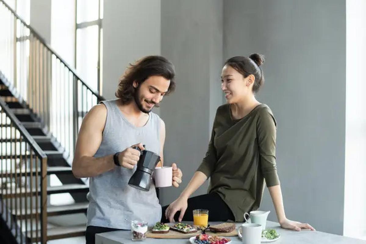 5 Cara Membangun Emotional Intimacy dalam Hubunganmu, Biar Makin Mesra