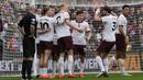Selebrasi para pemain Manchester City merayakan gol ketiga ke gawang Crystal Palace yang dicetak Erling Haaland (tengah) pada laga pekan ke-32 Premier League 2023/2024 di Selhurst Park stadium, London, Sabtu (6/4/2024). (AP Photo/Frank Augstein)