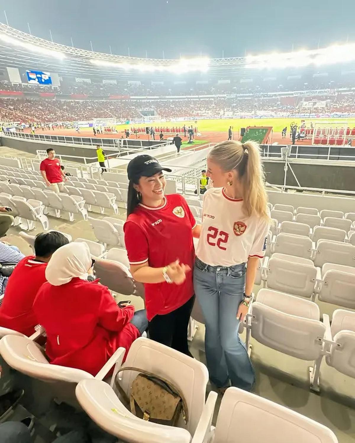 6 Potret Fitri Carlina Bareng Keluarga Nathan Tjoe-A-On dan Justin Hubner, Bikin Fans Iri