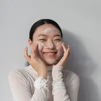 Membersihkan wajah dengan benar/copyright&nbsp;freepik.com/freepik