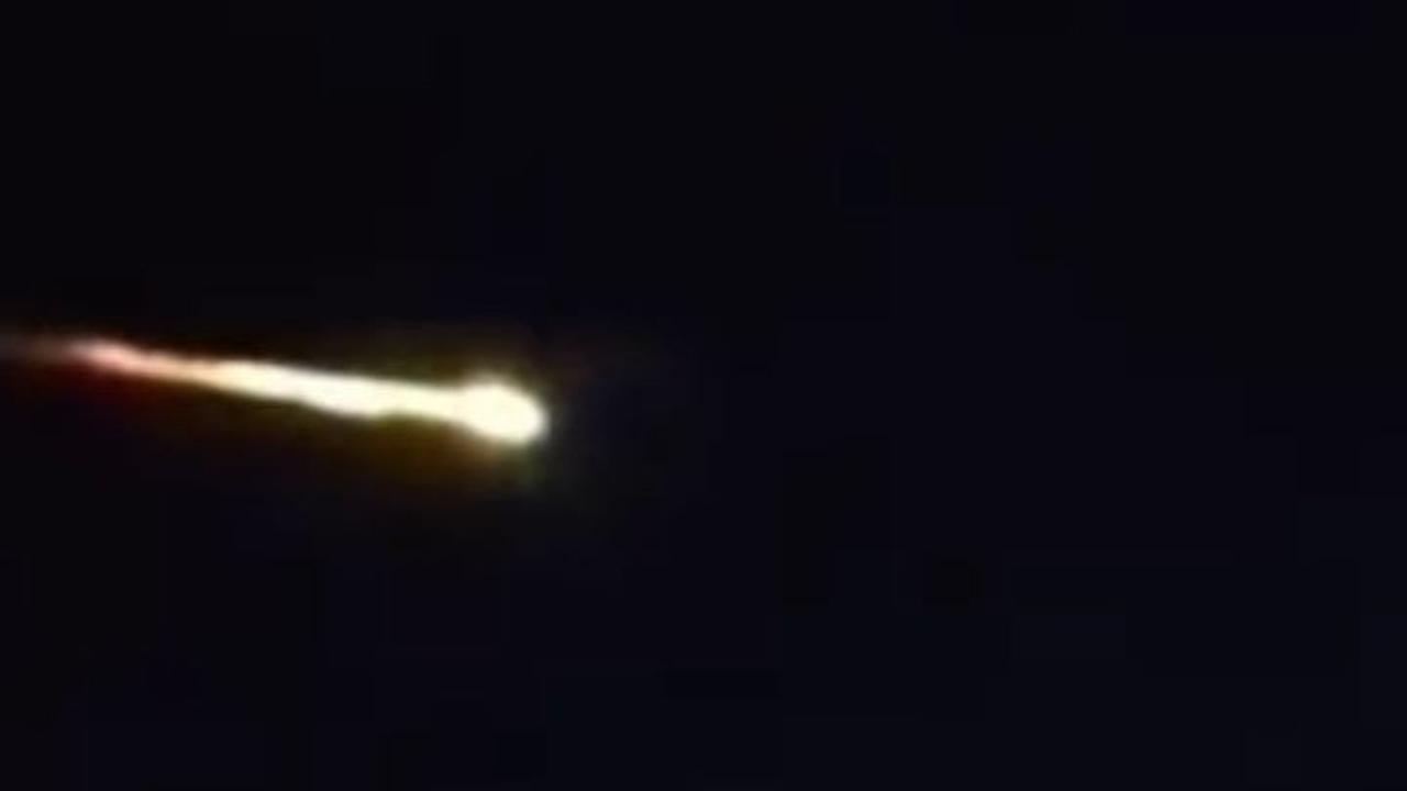 Viral Video Meteor Jatuh Melintas di Pulau Jawa, Berikut Faktanya