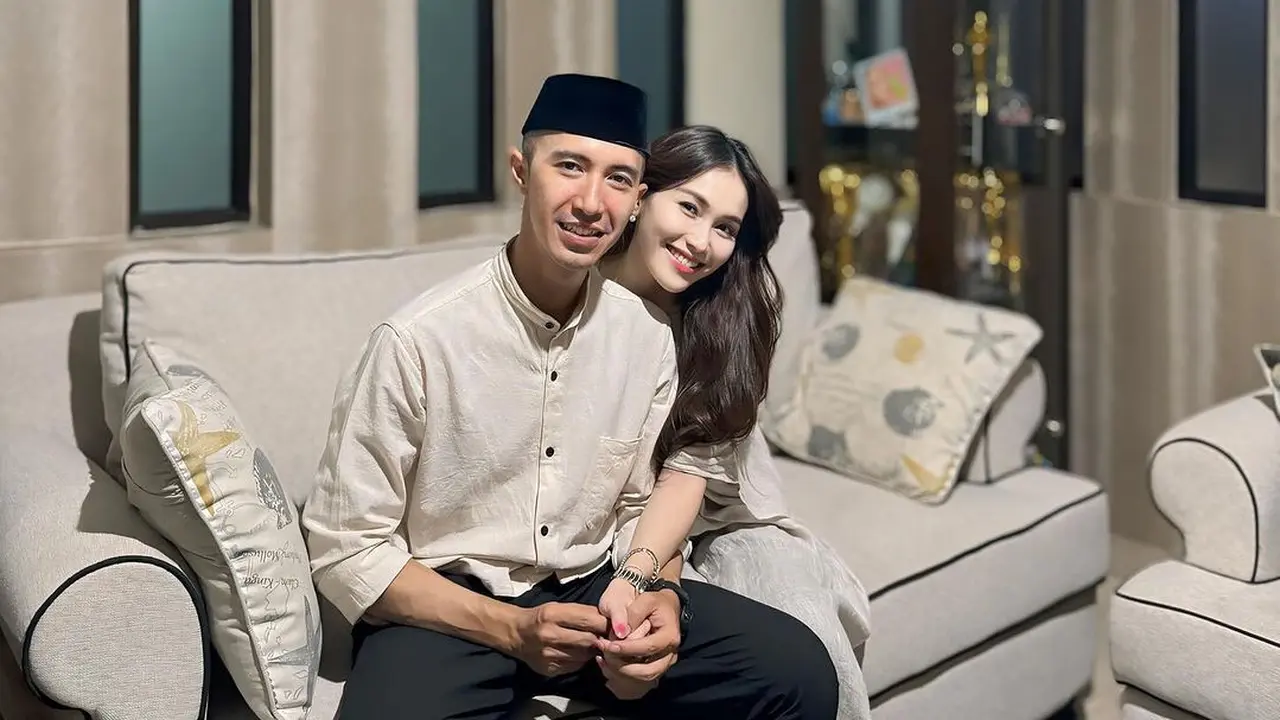 Ayu Ting Ting dan calon suami, Muhammad Fardhana di momen Ramadan. [@ayutingting92]