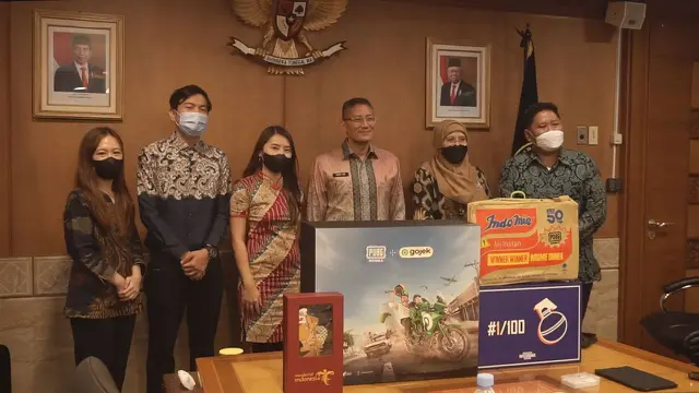 PUBG Mobile Indonesia berkunjung ke Kantor Kemenparekraf dan bertemu Menparekraf Sandiaga Salahuddin Uno untuk mendukung pariwisata Indonesia melalui game.