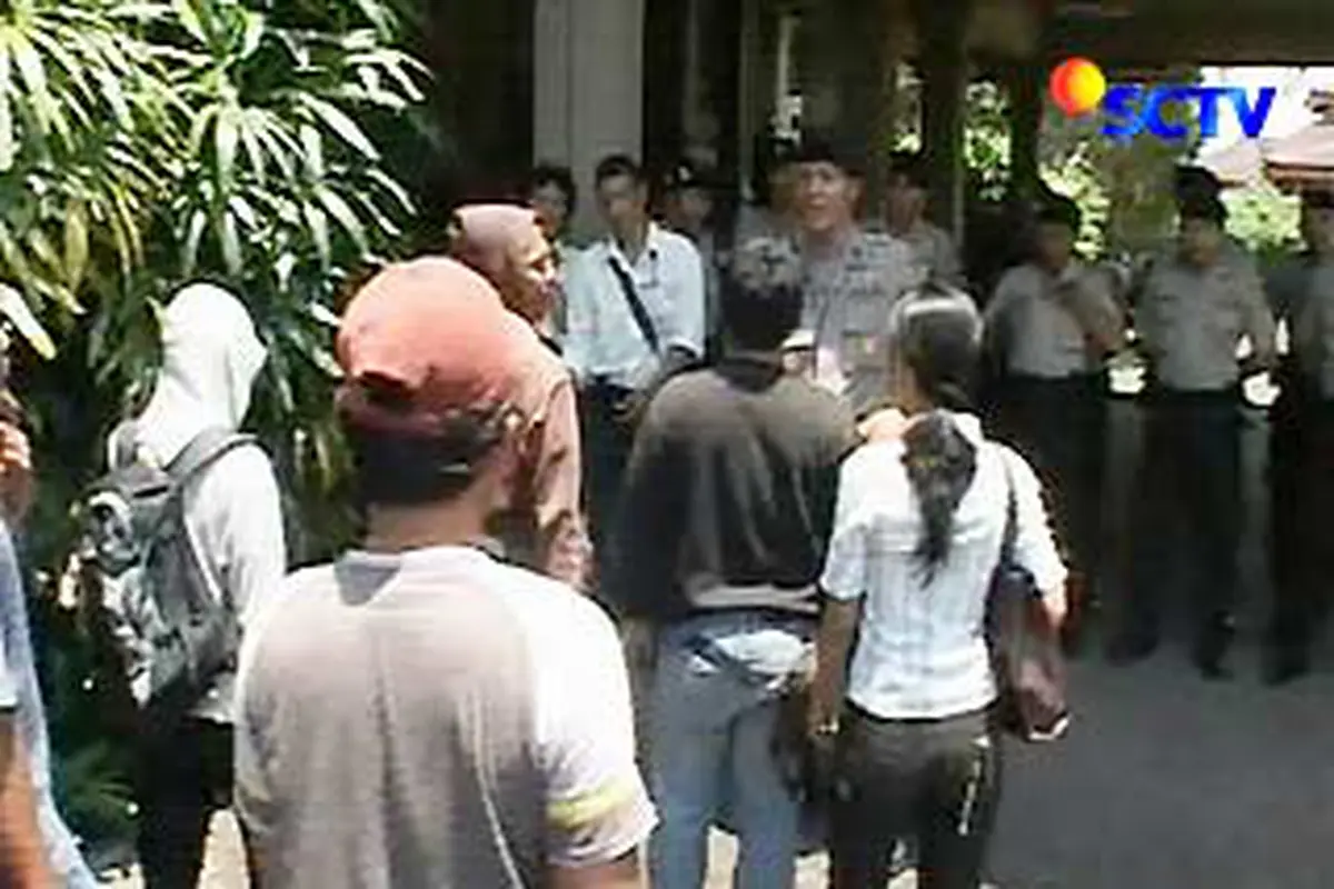 091020ddemo-bali.jpg