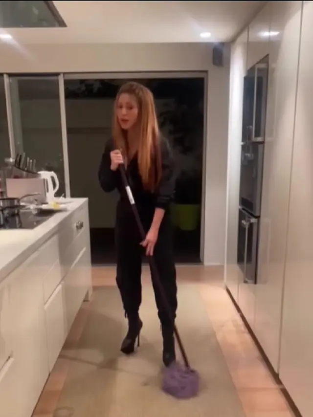 Shakira Lip Sync Lagu Kill Bill
