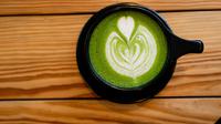 Matcha latte. (dok. Unsplash.com/MJ Tangonan)