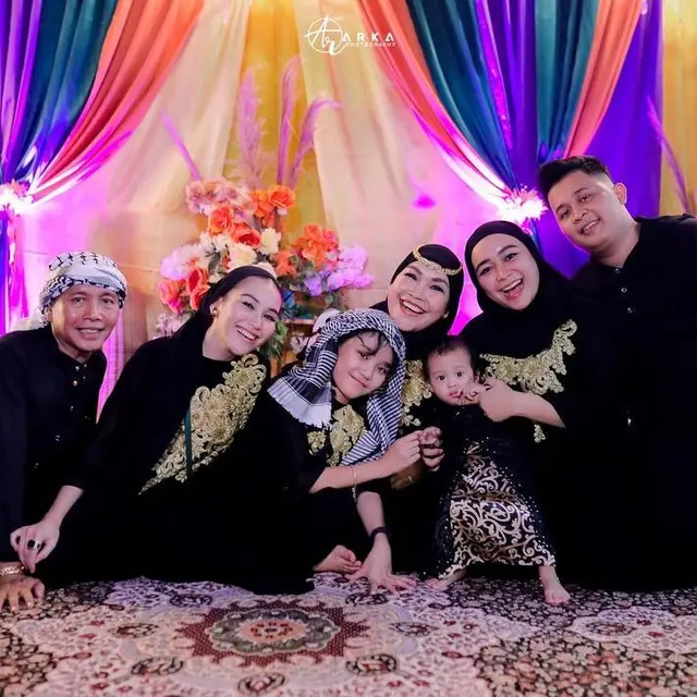 7 Potret Kenangan Ayu Ting Ting Bareng Beby Zoltan, Keponakan yang Baru Saja Meninggal
