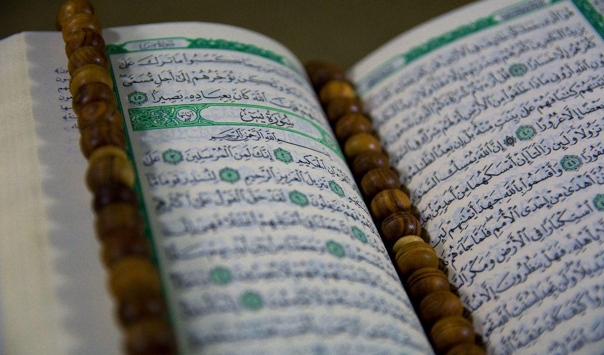 Ayat ini untuk senantiasa melakukan amal dan bekerja dengan ikhlas dan bersungguh-sungguh.
