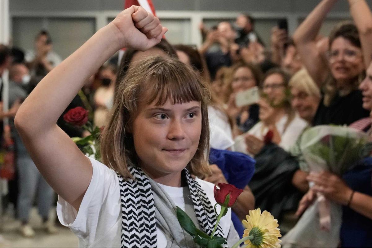 FOTO: Greta Thunberg Dideportasi Israel, Kecam Genosida di Gaza Setibanya di Yunani