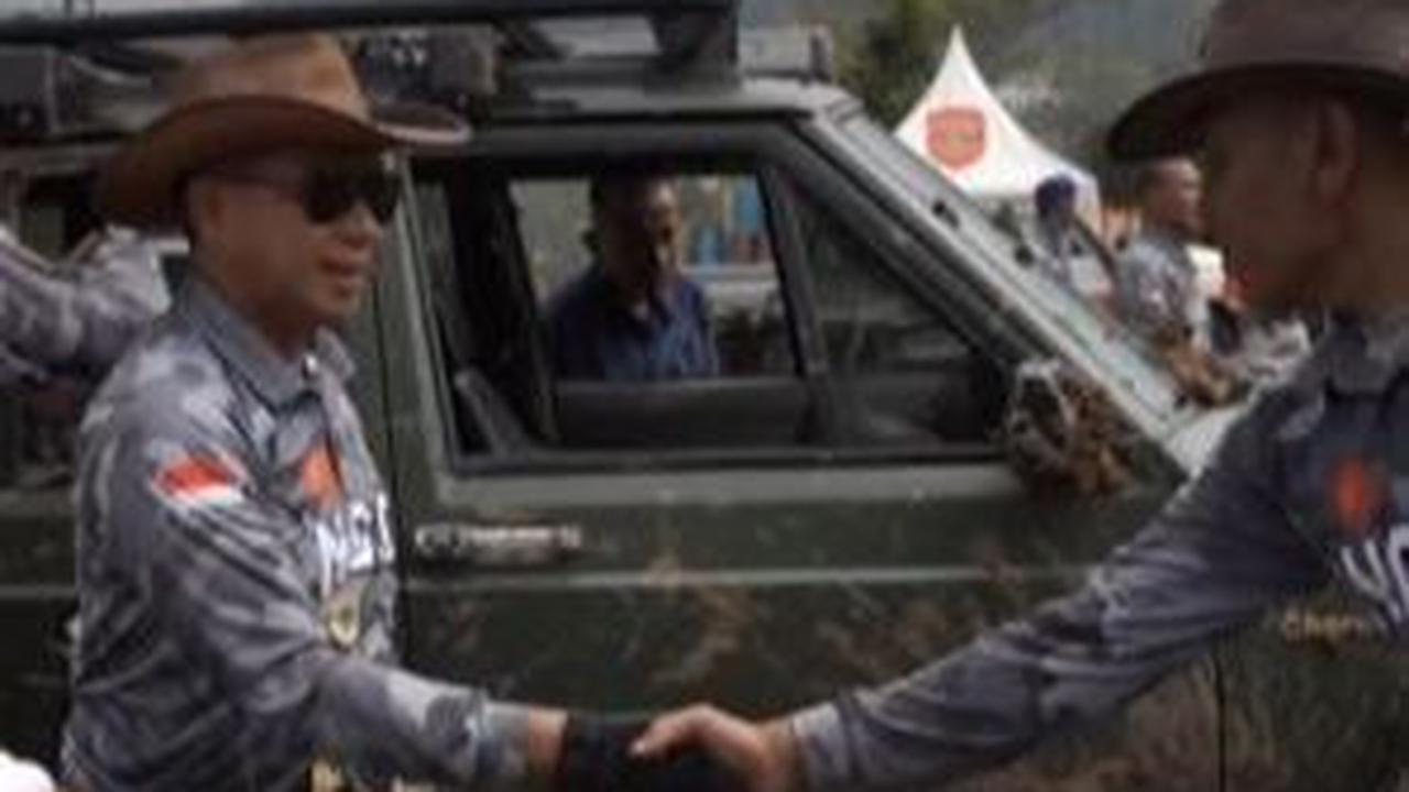 Aksinya ini pun sukses mencuri perhatian masyarakat luas. Berbagai komentar membanjiri unggahan tersebut. <br>