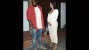 Sementara, sang suami, Kanye West, Kanye tampil santai dengan kemeja kotak-kotak merah dan celana jeans, Hollywood, Rabu (27/8/14). (Daily Mail)