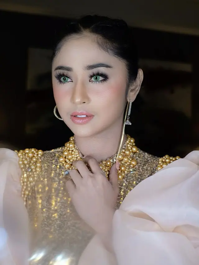 Dewi Perssik. (Foto: Instagram @dewiperssikreal)